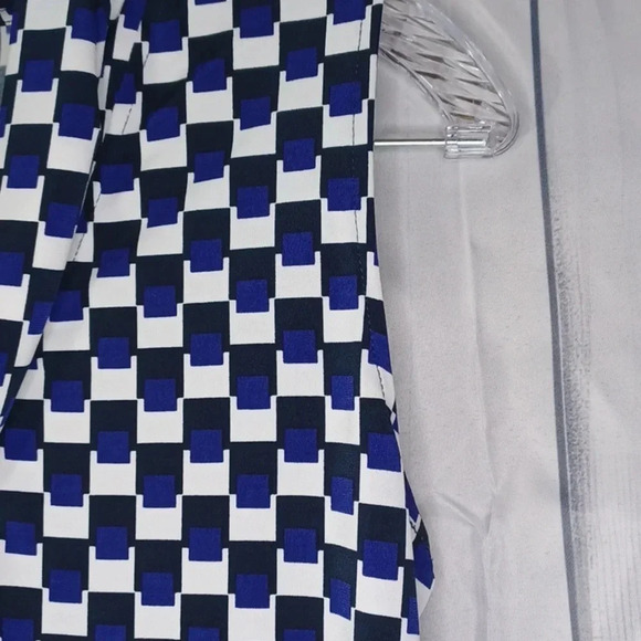 Banana Republic sleeveless shirt - Picture 4 of 8